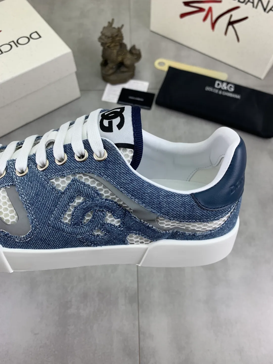 Men's shoes 💰P542💰 [New model] The latest hot style, top original quality, the official website is synchronized with "DOLCE&GABBANA [Dolce & Gabbana] ~ High quality." The effect is low-top casual DG men's shoes, loved by many celebrities, using high-end imported first-layer frosted calfskin with punched logo design + cowhide feet, simple and elegant, perfectly interpreting the latest inspiration for shoes, integrating classics and fashion. Luxurious dream, dominating fashion Suitable for drivers, light and comfortable to drive, light and breathable for outdoor travel, high-end quality, trustworthy, 4️⃣colors🉑️ to choose from! Code number: 38-46